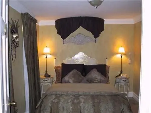 Villa Toscana Guest House B&B